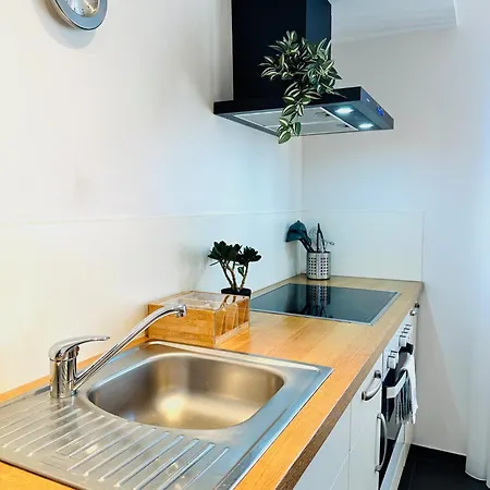 Walnuss Apartment- Wachmaschine- Parkplatz- Balkon Appartement *
